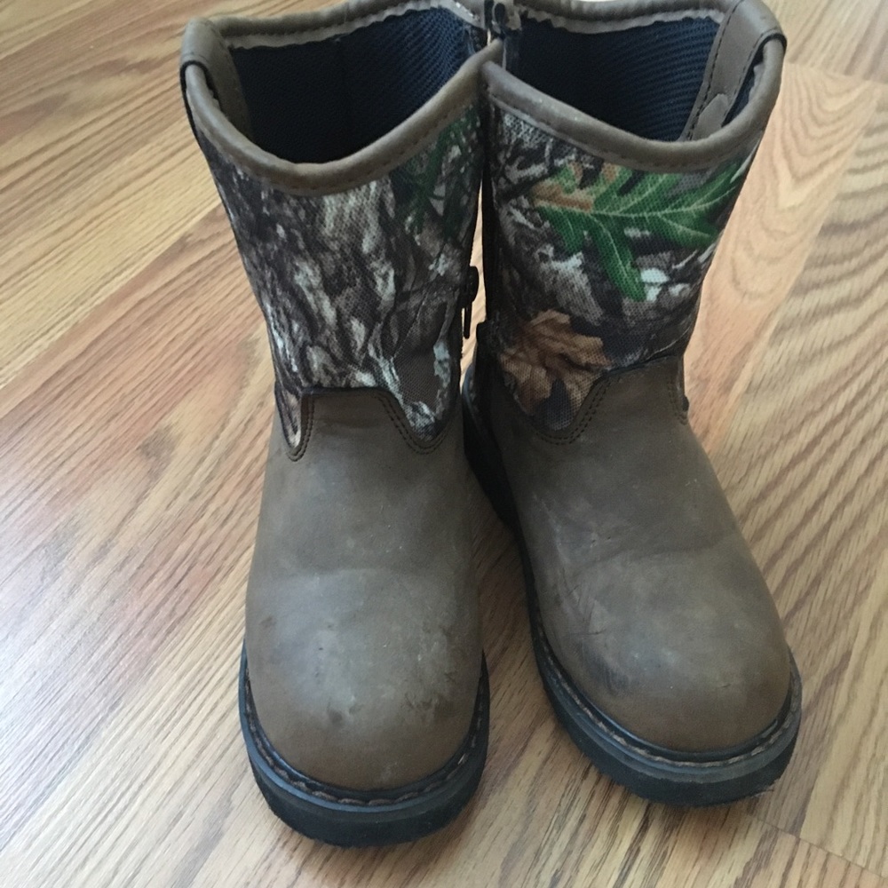 Kids Rocky Brand boots like new. Tan/camo